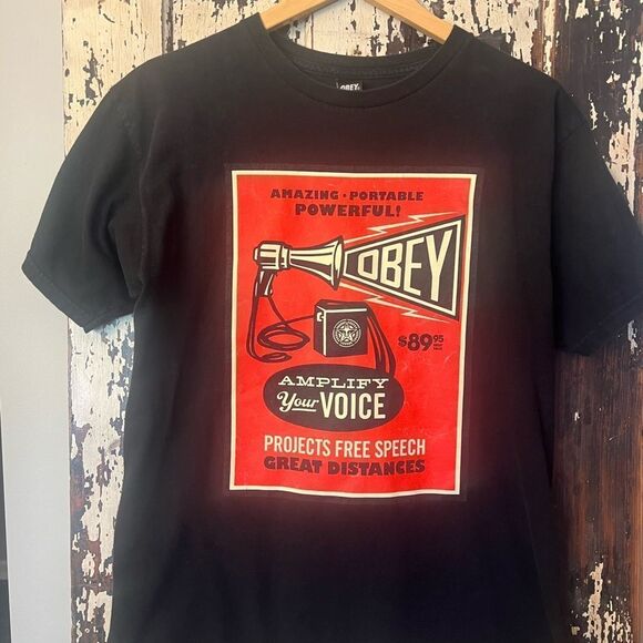 OBEY Amplify Your Voice megaphone T-shirt. Men’s size Medium. - Picture 1 of 7